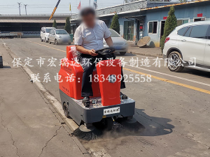 河北宏瑞達工業(yè)清掃車1250在山東淄博化工廠上崗