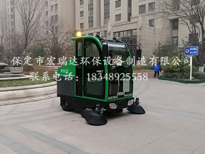 遼寧營口小區(qū)使用保定宏瑞達(dá)電動清掃車進行小區(qū)清潔