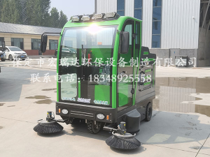 保定宏瑞達(dá)全封閉清掃車在河南駐馬店攪拌站上崗