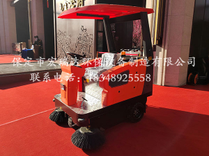 天津小區(qū)使用保定宏瑞達(dá)駕駛式掃地車案例